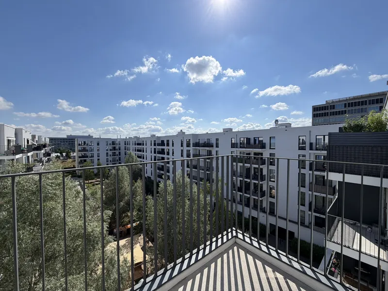 Moderne 2-Zimmerwohnung mit Balkon, Loggia und Einbauküche — photo 1